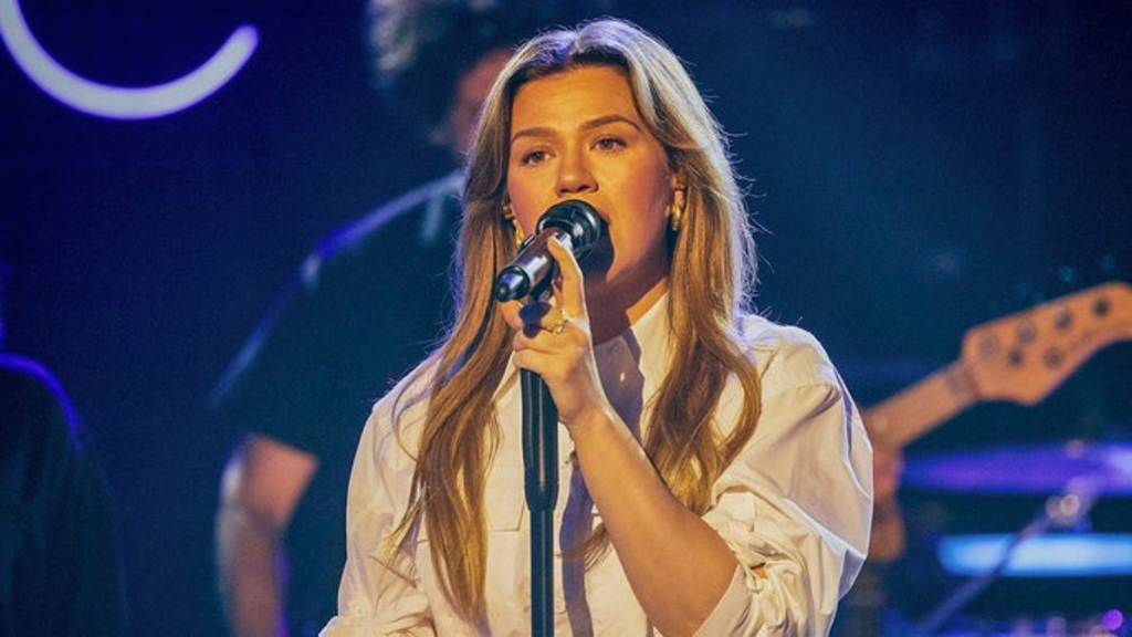 Kelly Clarkson Slams Brooklyn Store Over Shopping Snub