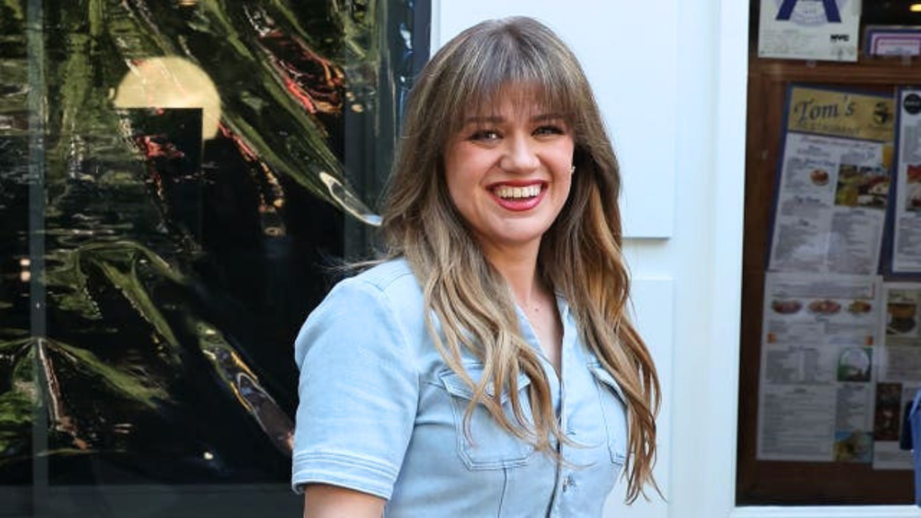 Kelly Clarkson Bird Feud: $15K Clash Sparks Image Risk