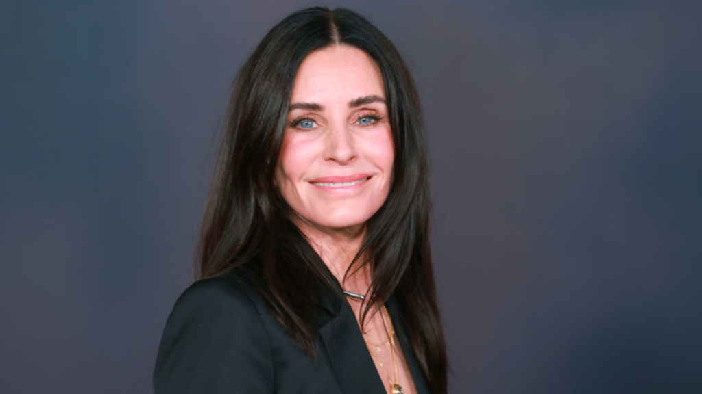 Courteney Cox’s Stunning Hawaii Bikini Look at 62